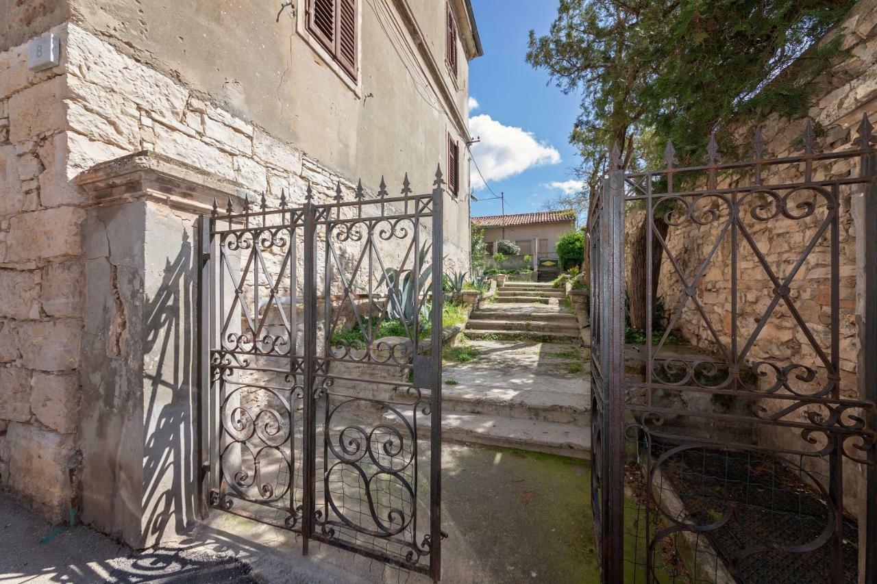 Apartment Arena Pula Bagian luar foto